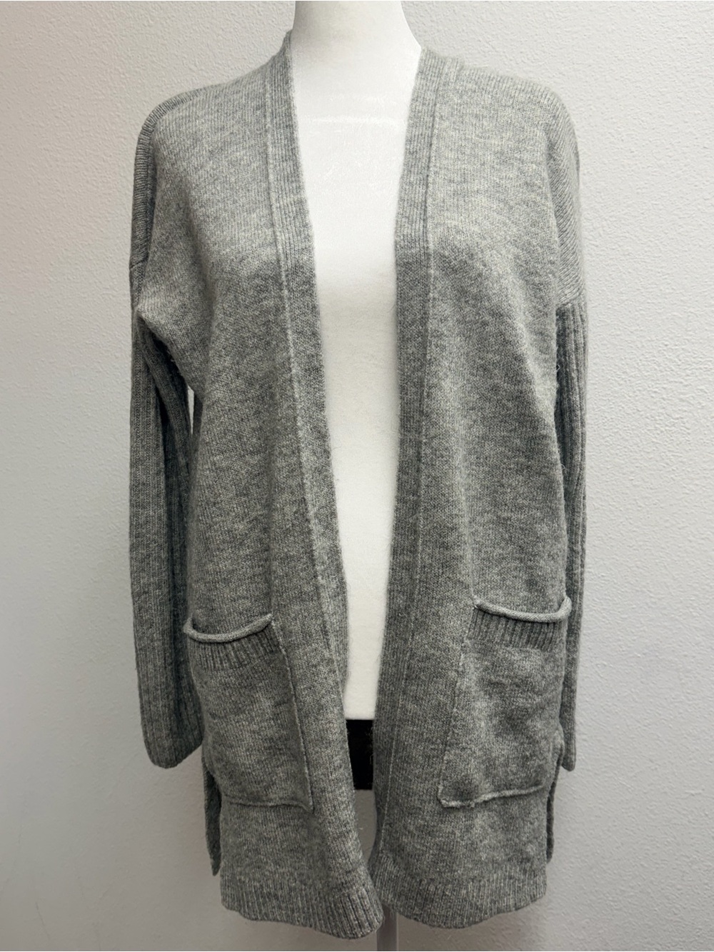 Abercrombie & Fitch women’s Light Gray Open-Front long Cardigan size Xs